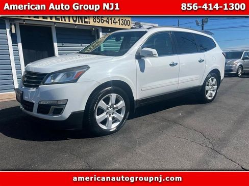 Used 2017 Chevrolet Traverse LT w/ Style and Technology Package image 7