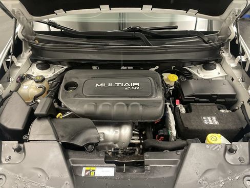 Used 2016 Jeep Cherokee Latitude FWD image 22