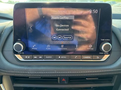 Used 2024 Nissan Rogue S image 25