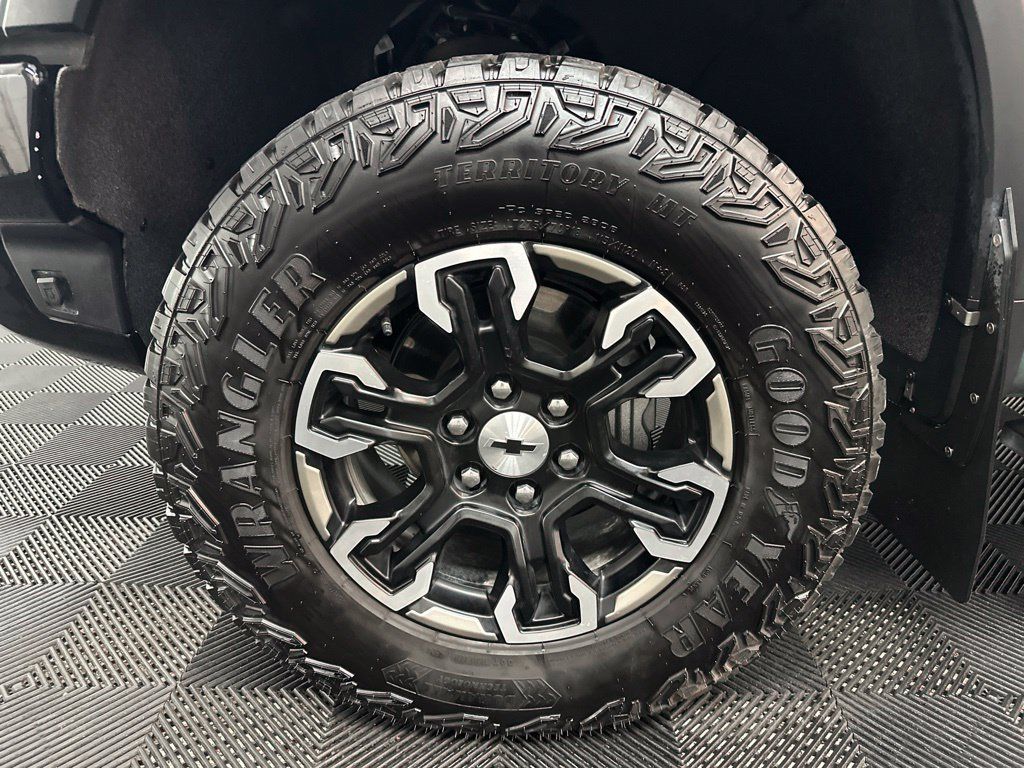 Used 2025 Chevrolet Silverado 1500 ZR2 w/ Technology Package AWD/4WD image 37