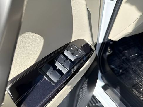 Used 2021 Lexus GX 460 Premium w/ Accessory Package image 11