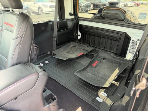 Used 2018 Jeep Wrangler Rubicon AWD/4WD image 17