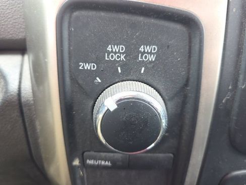 Used 2013 RAM 1500 Classic SLT w/ Premium Display Pkg AWD/4WD image 19