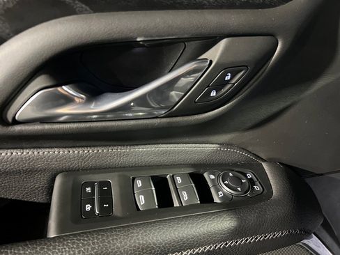Used 2023 GMC Yukon XL Denali image 24
