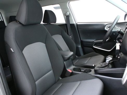 Used 2023 Kia Soul LX w/ LX Technology Package FWD image 28