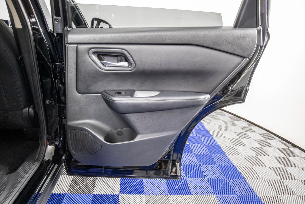 Used 2025 Nissan Rogue SV FWD image 17