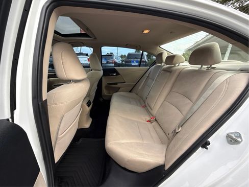 Used 2017 Honda Accord EX image 12