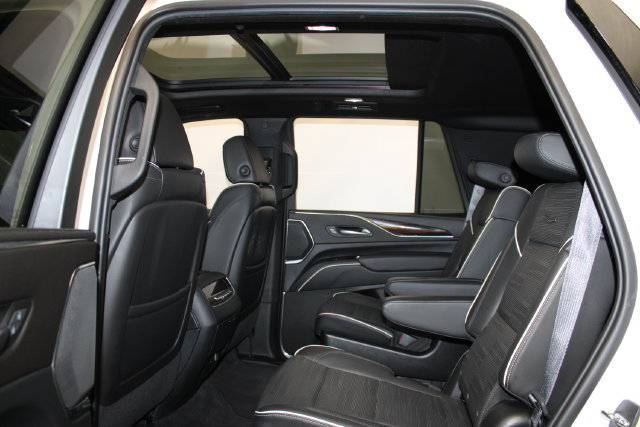 Used 2023 Cadillac Escalade Premium Luxury w/ Performance Package AWD/4WD image 9