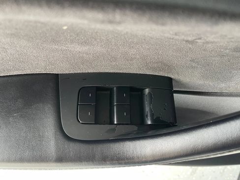 Used 2021 Tesla Model Y Long Range AWD/4WD image 39