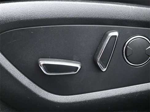 Used 2019 Lincoln Nautilus Select image 9