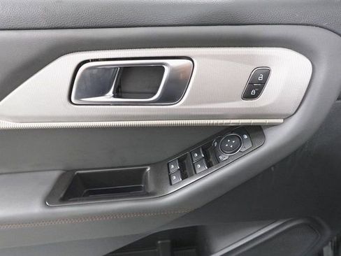 Certified 2025 Ford Explorer Active image 8