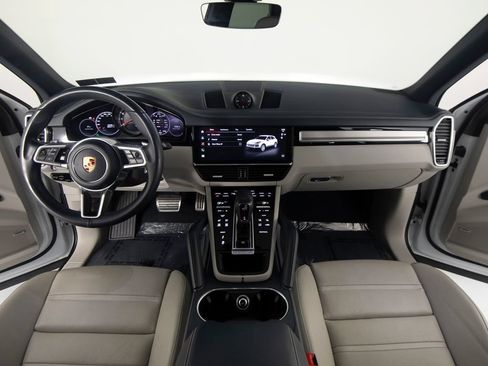 Certified 2023 Porsche Cayenne S Platinum AWD/4WD image 33