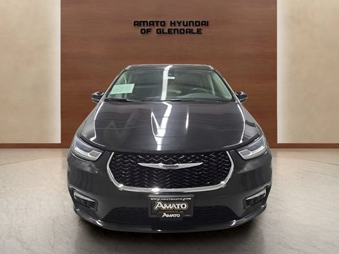 Used 2023 Chrysler Pacifica Touring-L FWD image 9
