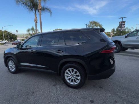 Used 2025 Toyota Grand Highlander XLE SUV image 6