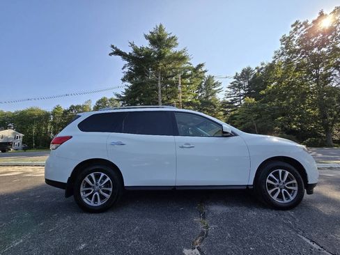 Used 2016 Nissan Pathfinder SV AWD/4WD image 8