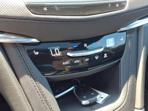 Certified 2024 Cadillac XT5 Premium Luxury AWD/4WD image 29