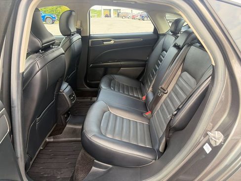 Used 2017 Ford Fusion SE w/ Fusion SE Technology Package FWD image 25