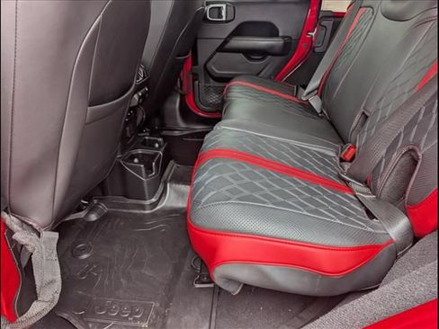 Used 2019 Jeep Wrangler Unlimited Sahara AWD/4WD image 10