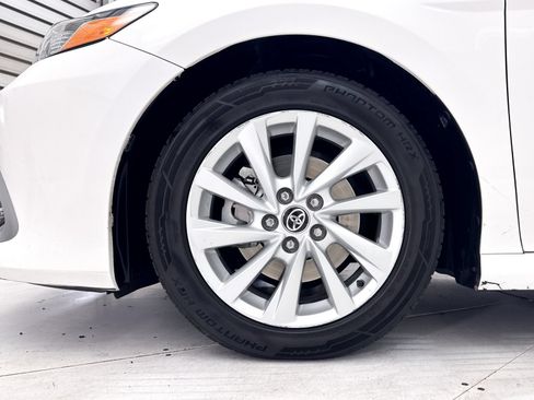 Used 2021 Toyota Camry LE w/ Carpet Mat Package (TMS) FWD image 12