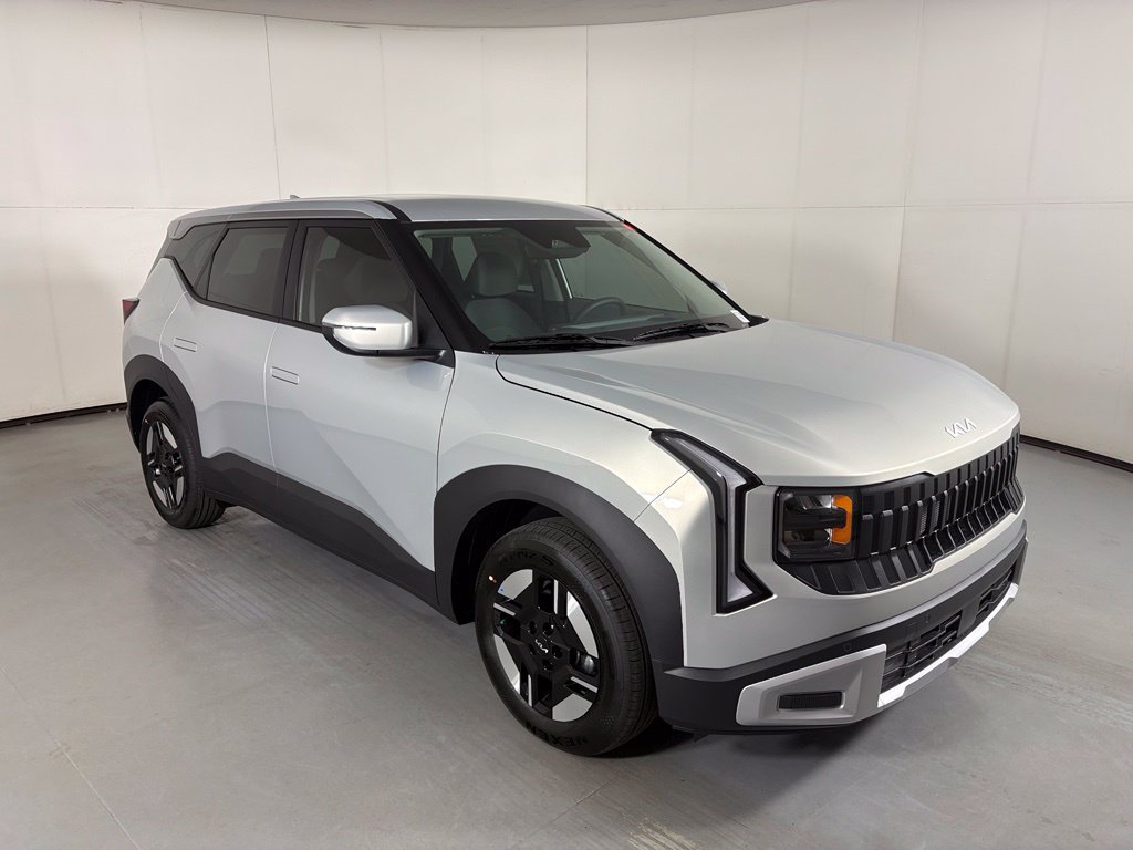 New 2027 Kia Seltos LX FWD image 2
