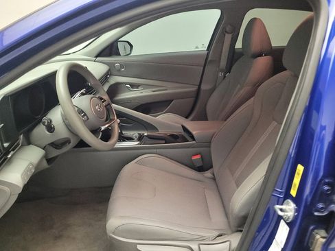 Used 2021 Hyundai Elantra SE FWD image 17