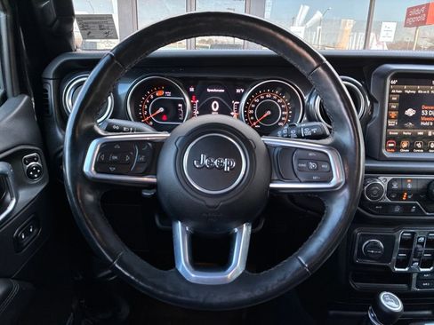 Used 2022 Jeep Wrangler Unlimited Sahara image 15