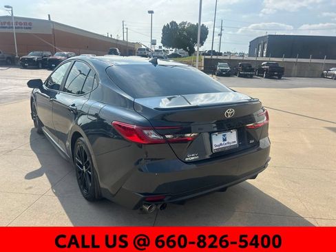 Used 2025 Toyota Camry SE FWD image 11