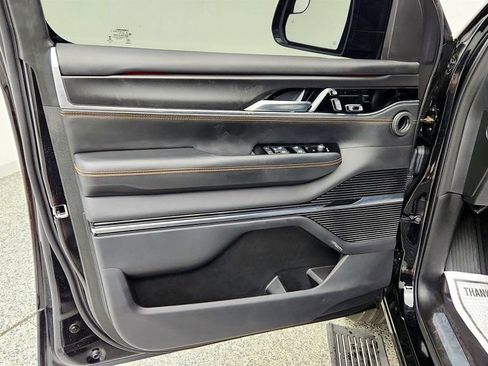 Used 2024 Jeep Grand Wagoneer Series III w/ Rear Seat Video Group 1 AWD/4WD image 11