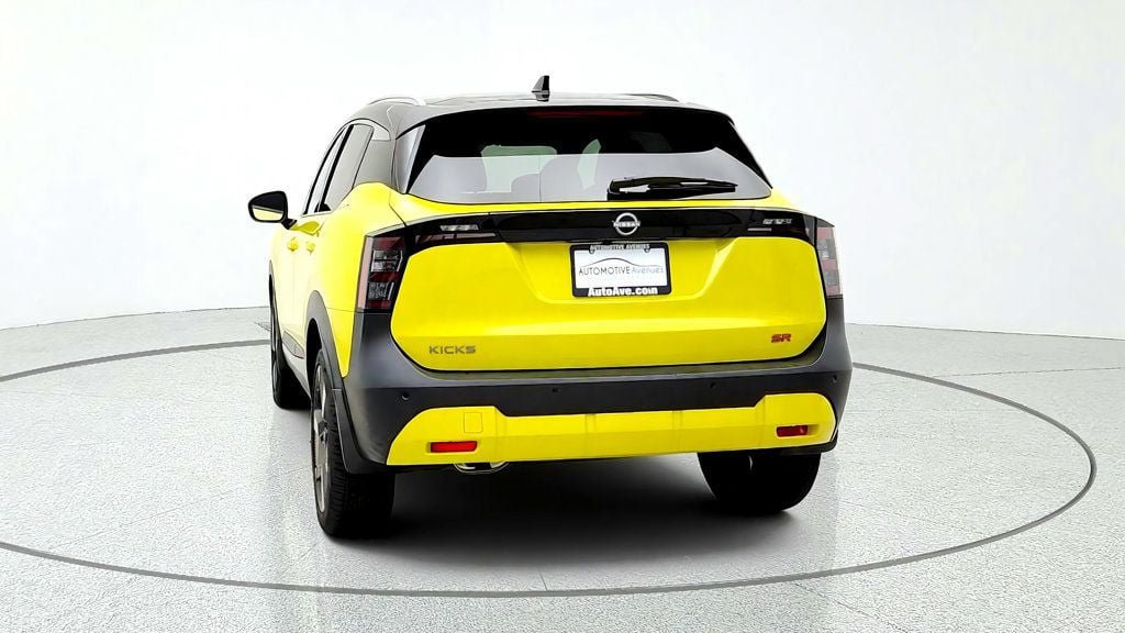 Used 2025 Nissan Kicks SR FWD image 6