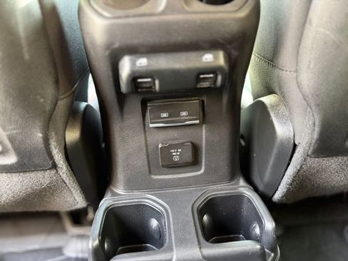 Used 2022 Jeep Wrangler Unlimited Rubicon w/ LED Lighting Group AWD/4WD image 29