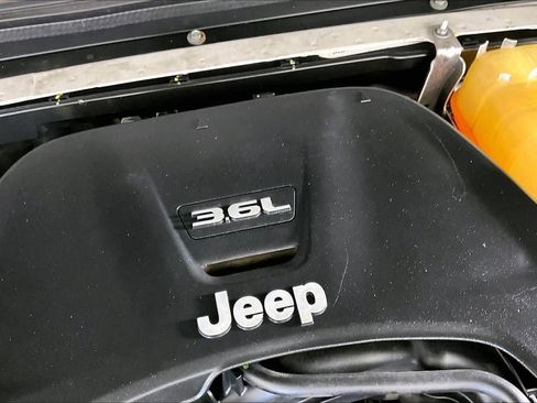 Used 2018 Jeep Wrangler Unlimited Sport S AWD/4WD image 30