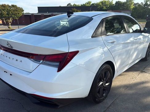 Used 2021 Hyundai Elantra SEL FWD image 5