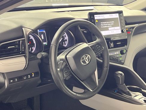 Used 2024 Toyota Camry SE image 16
