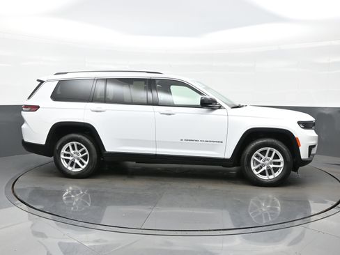 Used 2022 Jeep Grand Cherokee L Laredo w/ Luxury Tech Group I image 7