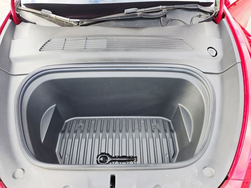 Used 2021 Tesla Model Y Long Range image 34