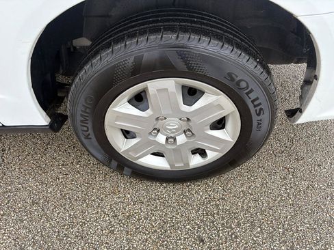 Used 2013 RAM C/V Tradesman image 12