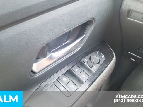 Used 2025 Nissan Kicks SV FWD image 14