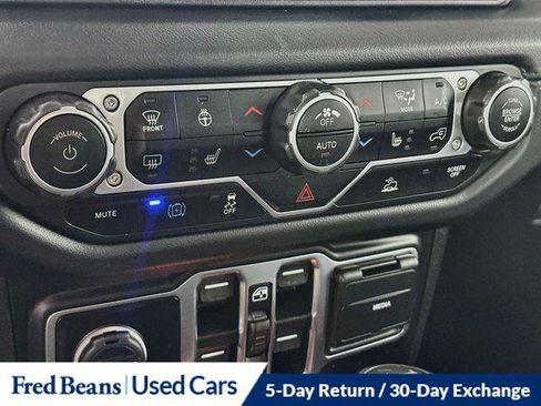 Certified 2024 Jeep Wrangler Unlimited Sahara w/ Technology Group AWD/4WD image 23