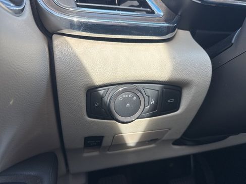 Used 2019 Lincoln Continental Select image 22