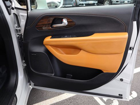 Used 2021 Chrysler Pacifica Pinnacle image 29