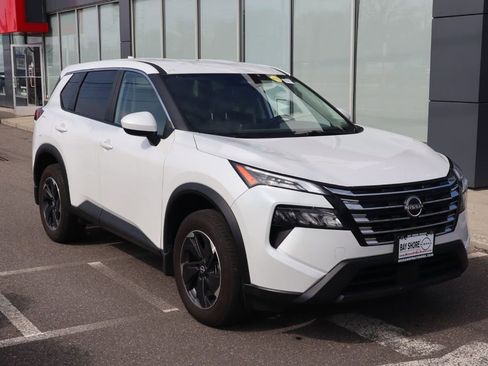 Certified 2025 Nissan Rogue SV AWD/4WD image 3