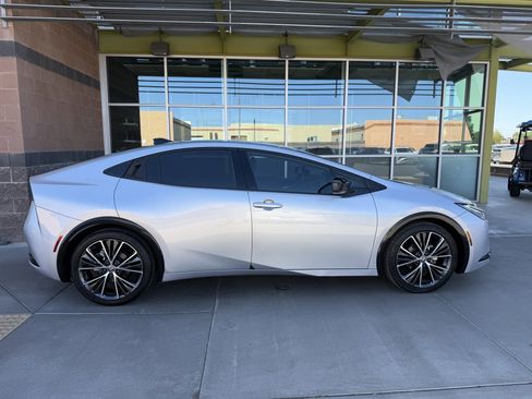 Used 2024 Toyota Prius Limited FWD image 9