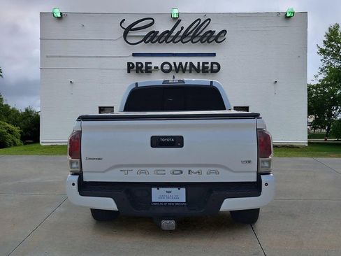 Used 2016 Toyota Tacoma Limited w/ Towing Package RWD image 4