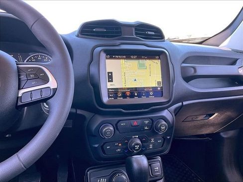 Used 2023 Jeep Renegade Latitude AWD/4WD image 18