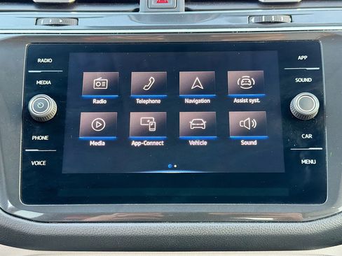 Used 2022 Volkswagen Tiguan SE image 31