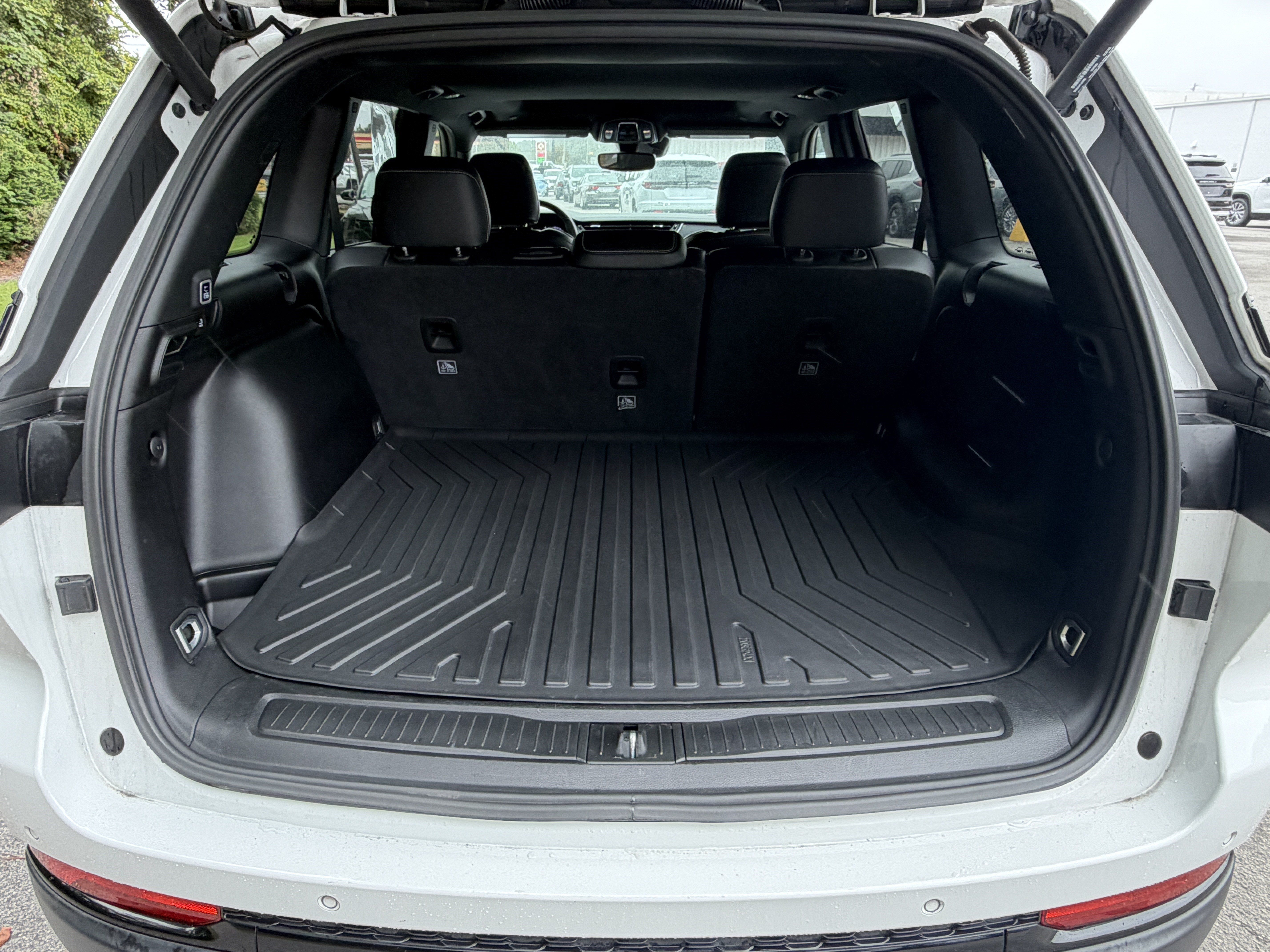 Used 2024 Jeep Grand Cherokee Altitude RWD image 4