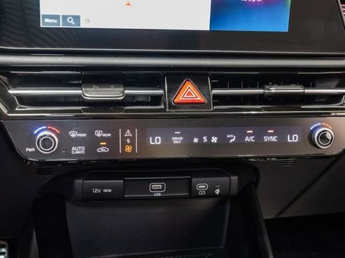 Certified 2024 Kia Niro SX Touring FWD image 20
