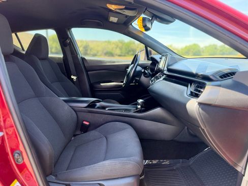 Used 2018 Toyota C-HR XLE FWD image 14