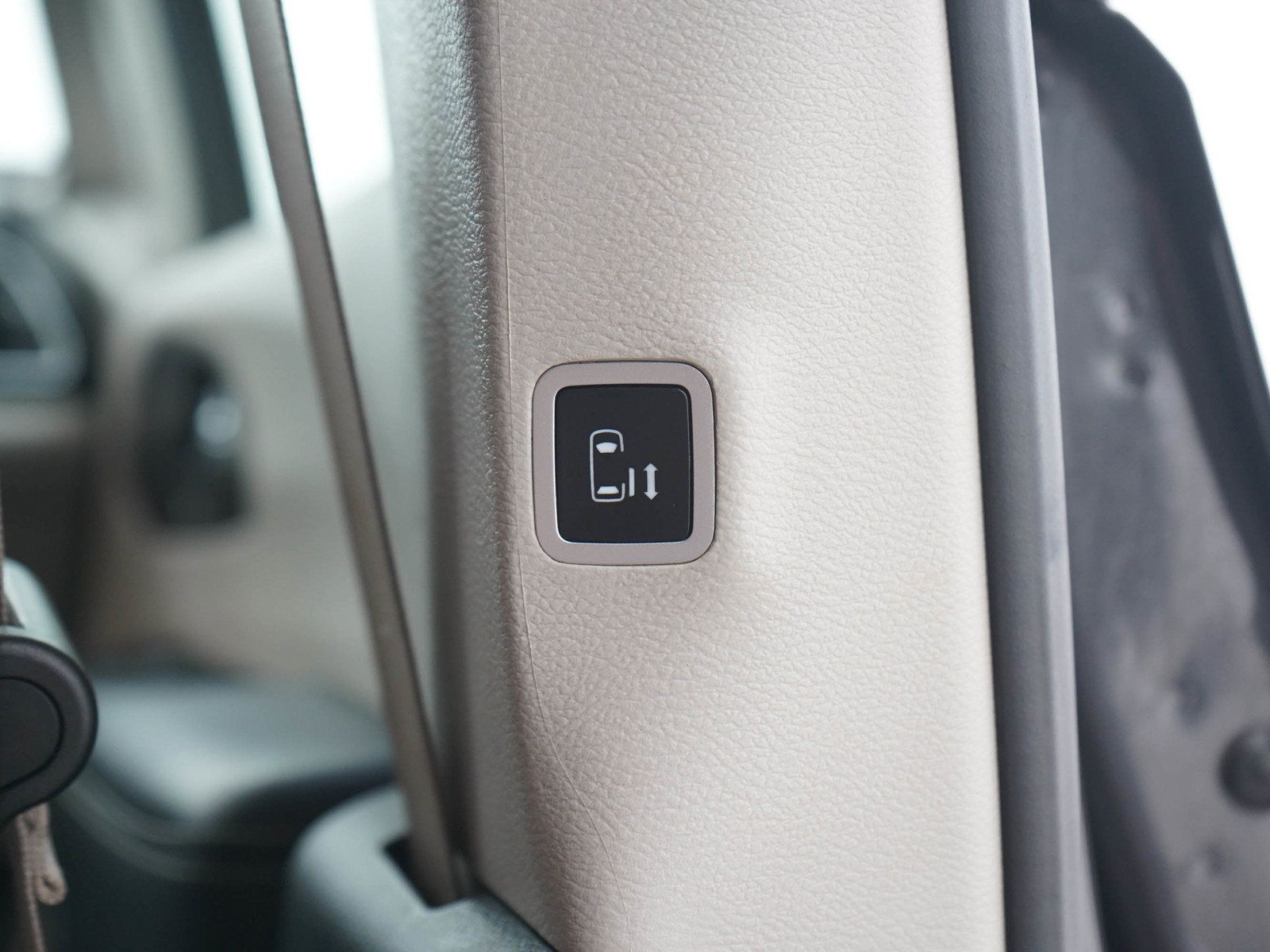 Used 2023 Chrysler Pacifica Touring-L FWD image 17