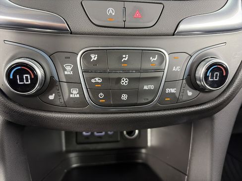 Used 2024 Chevrolet Equinox LT FWD image 23